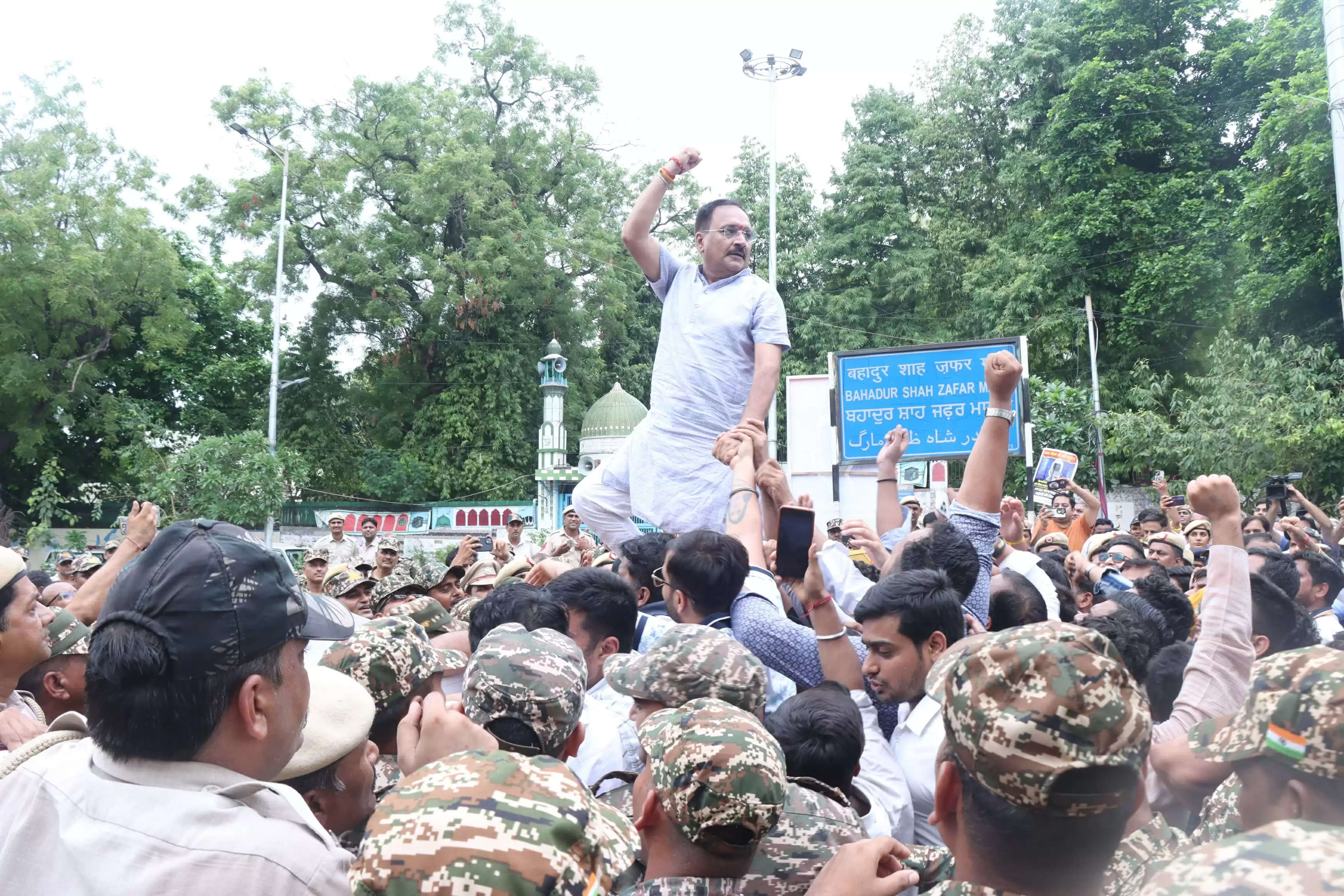 बिजली महंगी करने के खिलाफ दिल्ली भाजपा का प्रदर्शन, बढ़ाई दरें वापस लेने की मांग