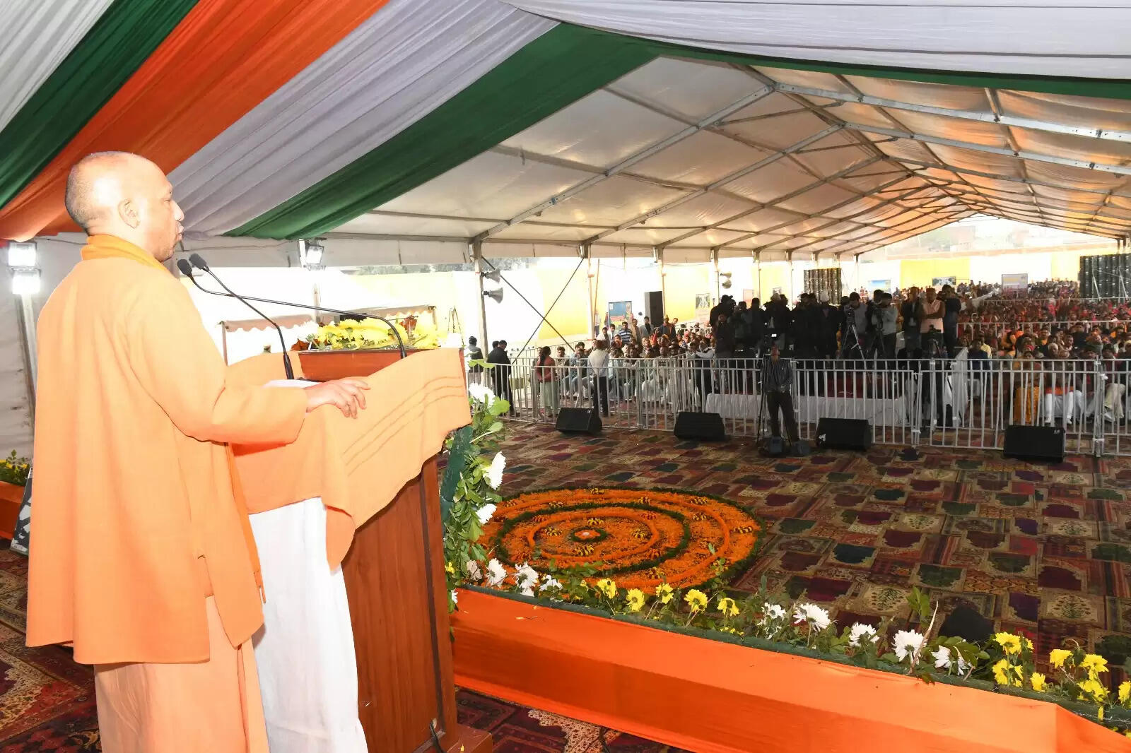 विकास के आयामों को बंद करती थीं पिछली सरकारें : योगी&nbsp;आदित्यनाथ