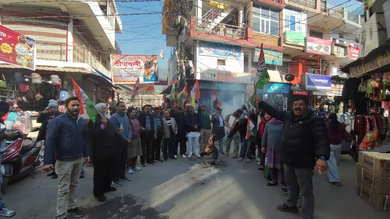 अंकिता भंडारी हत्याकांड के के दोषियों को सजा की मांग को लेकर प्रदर्शन