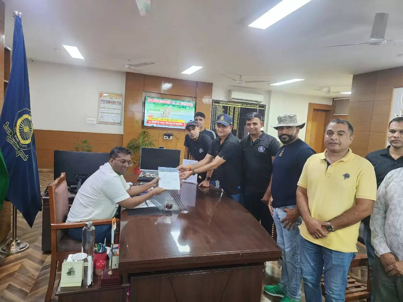 झज्जर : आपदा में मदद के लिए आगे आए पूर्व नौ सैनिक
