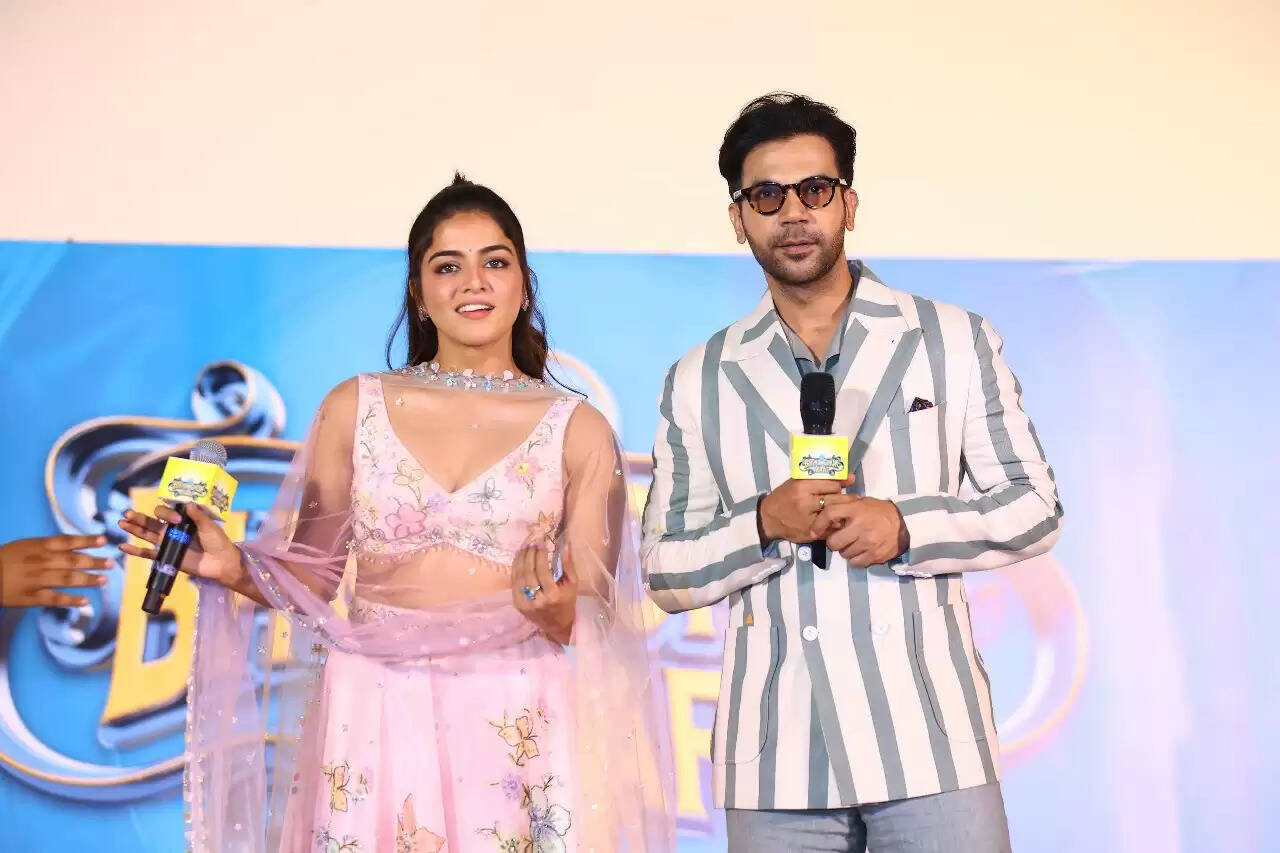 भूल चूक माफ फिल्म के प्रमोशन के लिए राजकुमार राव और वामिका गब्बी पहुंचे जयपुर