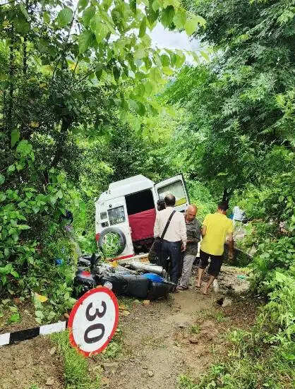 अपडेट&nbsp;-पौड़ी के कुंडाधार में गहरी खाई में गिरी बोलेरो, परिवार के पांच लोगों की मौत
