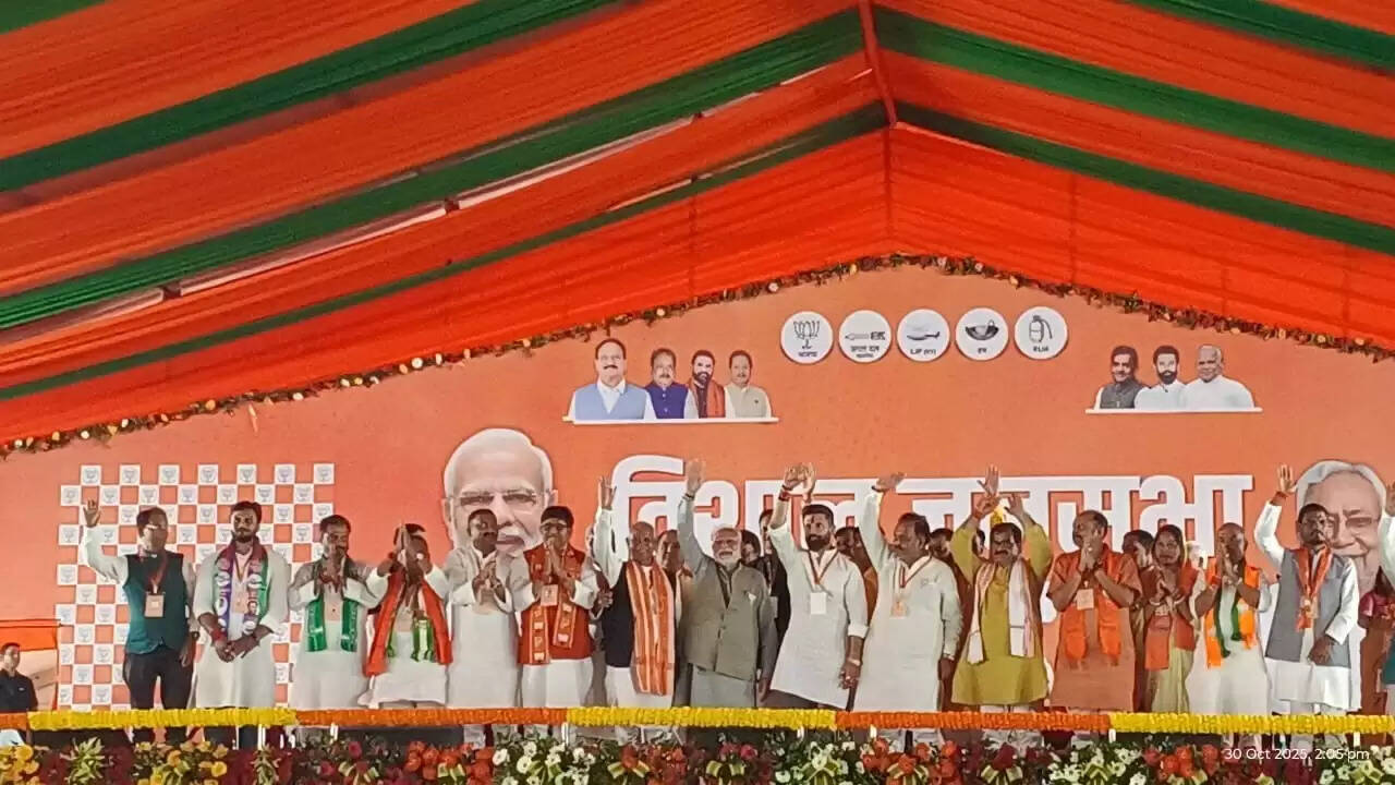 जंगलराज वाले शिकारी यहां के लोगों को गुमराह करने में लगे हैं: नरेन्द्र मोदी