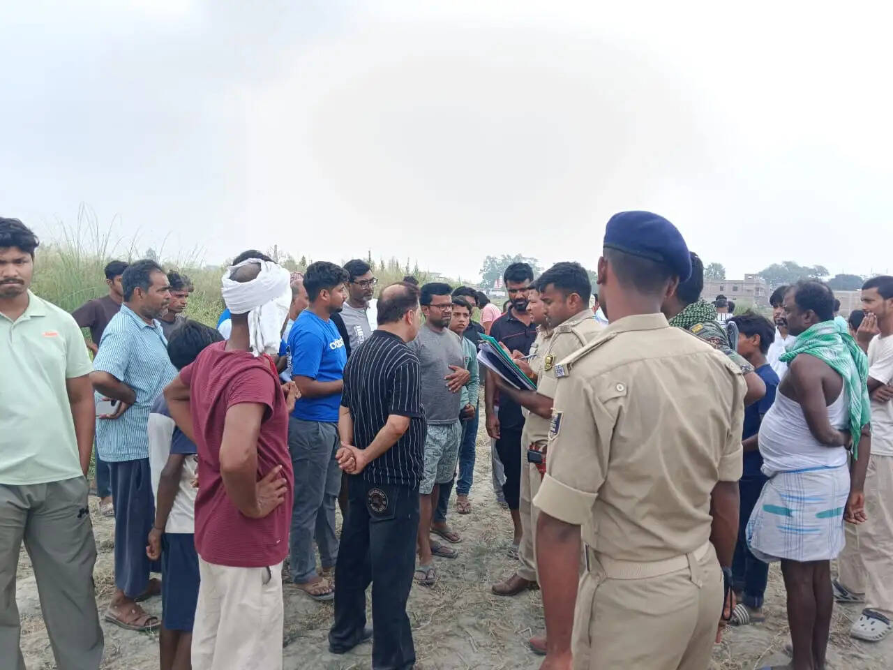 गोपालपुर चंवर में मिली लापता युवक की लाश, परिजनों ने जताई हत्या की आशंका