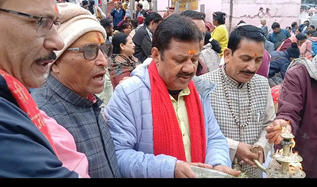 मां गंगा व यमुना से पीएम मोदी के दीर्घायु व राष्ट्र की समृद्धि की कामना
