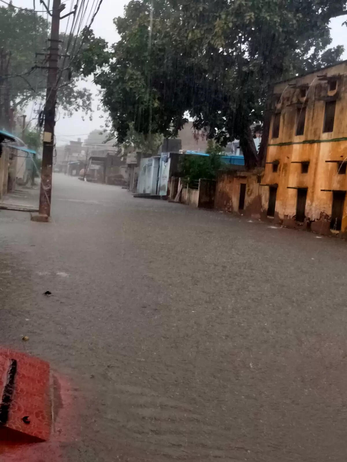 अलवर में बारिश से गर्मी से राहत, कई इलाकों में जलभराव