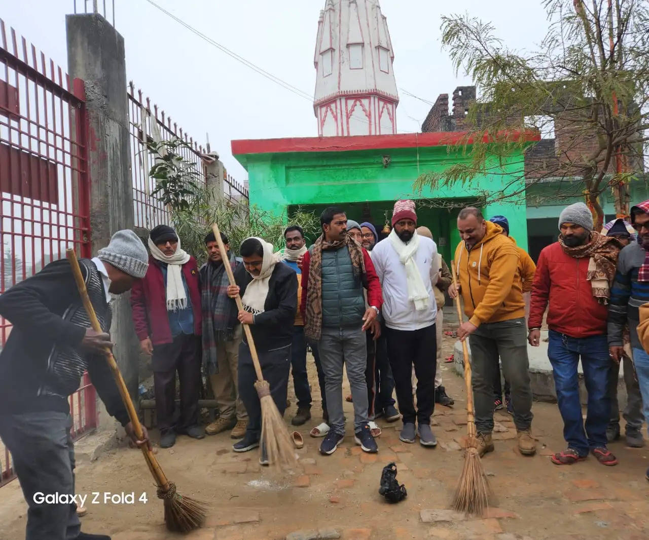 स्वच्छ तीर्थ अभियान के तहत भाजपा विधायक ने चलाया स्वच्छता अभियान