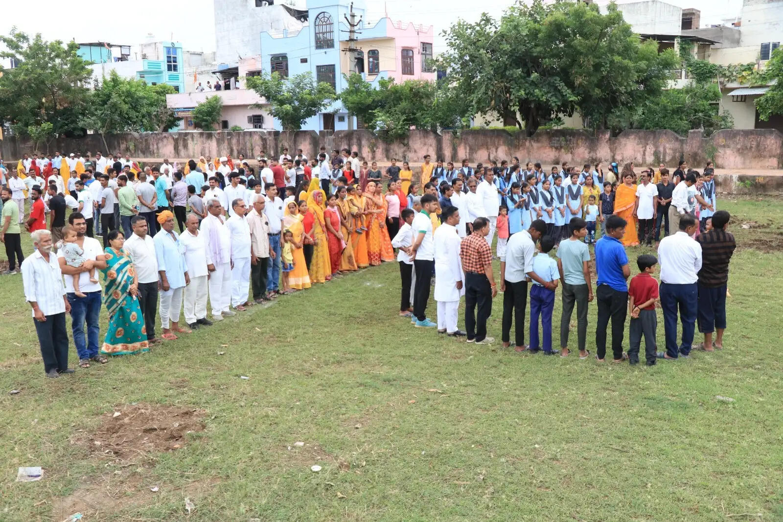 भीलवाड़ा में तीन मिनट में 363 पौधे लगाकर संकल्प संस्थान ने बनाया रिकॉर्ड