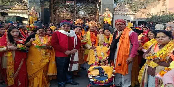 महिला मंडल ने भगवान राम को कराया श्रीकृष्ण की नगरी का भ्रमण