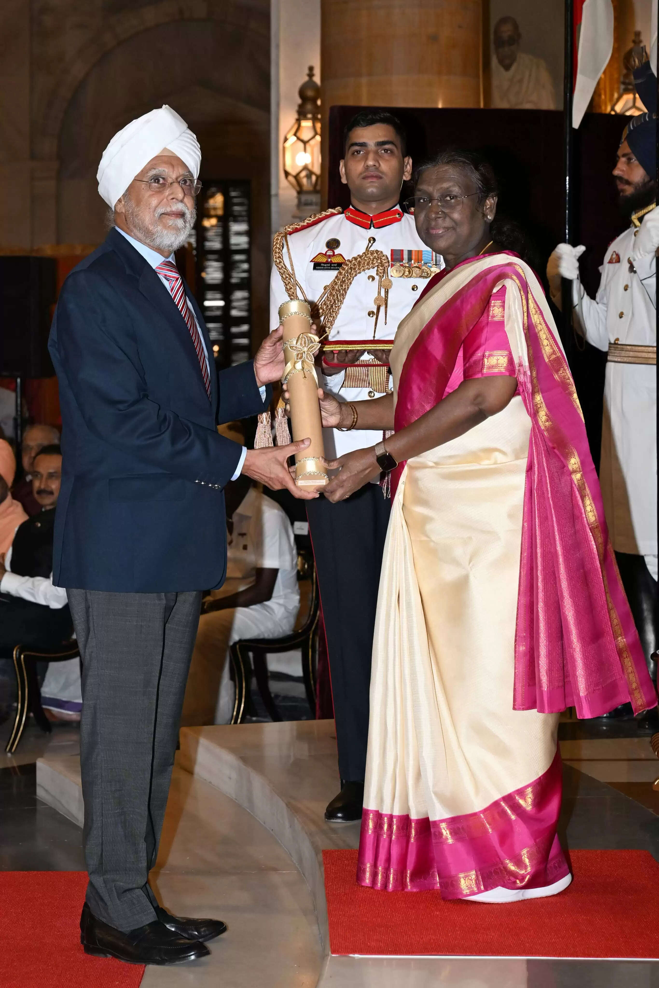 राष्ट्रपति ने 68 हस्तियों को प्रदान किए पद्म पुरस्कार