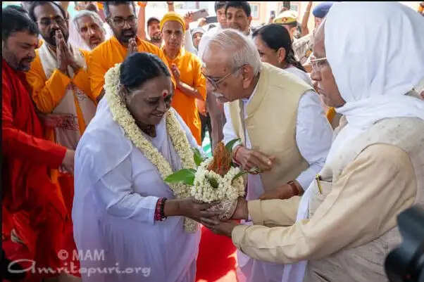 अमृतानंदमयी मां 1100 से अधिक भक्तों के साथ पहुंची अयोध्या