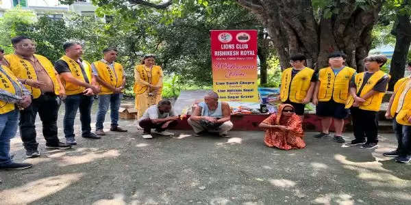 लायंस क्लब रॉयल ने कुष्ठ आश्रम में वितरण किया राशन