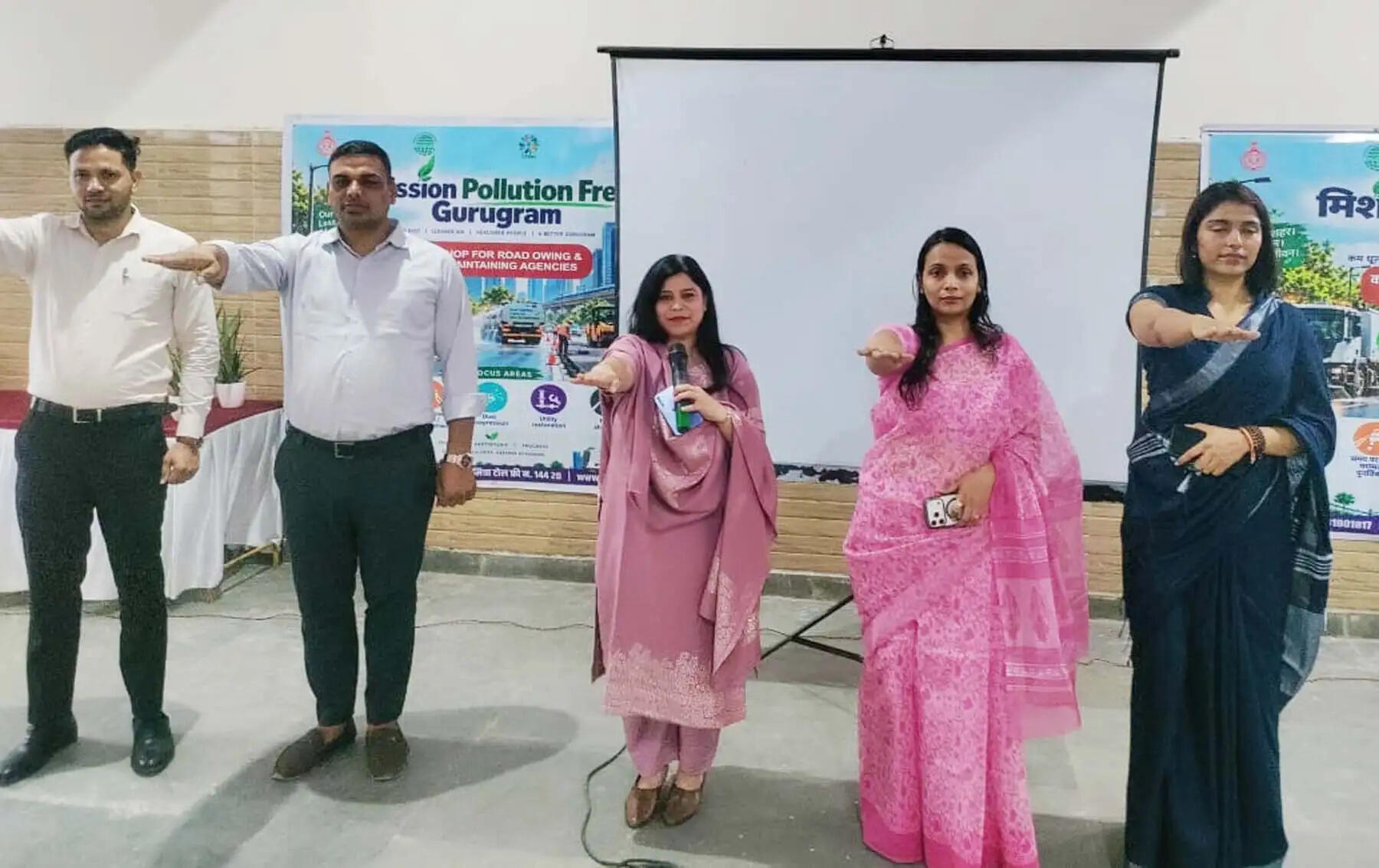 गुरुग्राम: स्वच्छता सैनिकों को दिया प्रशिक्षण व पर्यावरण संरक्षण की दिलाई शपथ