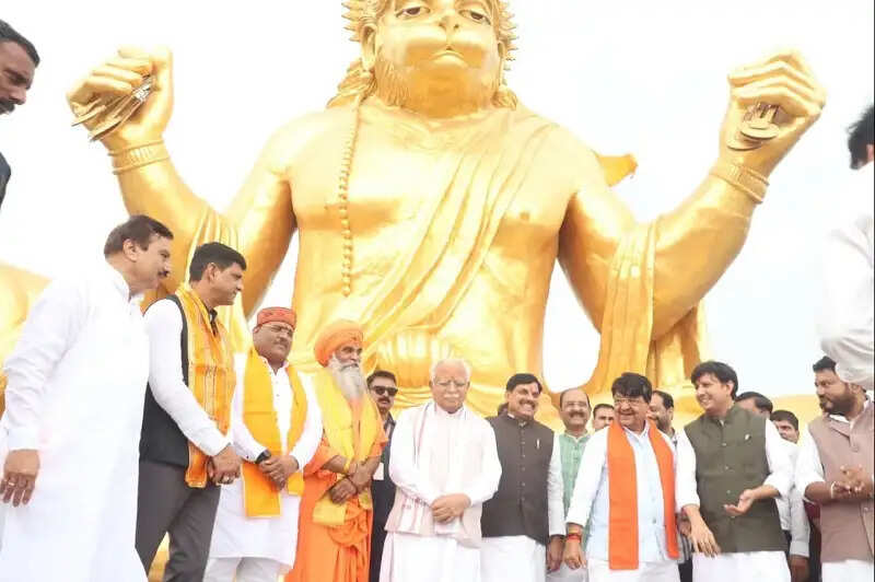 इंदौरः मुख्यमंत्री डॉ. यादव एवं केंद्रीय मंत्री मनोहर लाल ने पित्रेश्वर हनुमान धाम में की पूजा-अर्चना