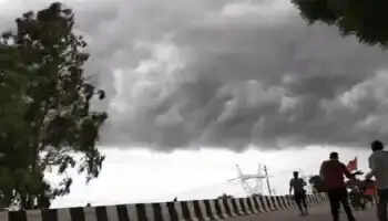 छत्तीसगढ़ के रायपुर,धमतरी सहित कई जिलों में अंधड़-और ओले के साथ हुई वर्षा