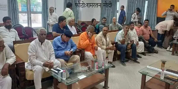 लोकनायक मुरलीधर व्यास की मूर्ति से&nbsp;छेड़खानी&nbsp;पर&nbsp;आंदाेलन की चेतावनी