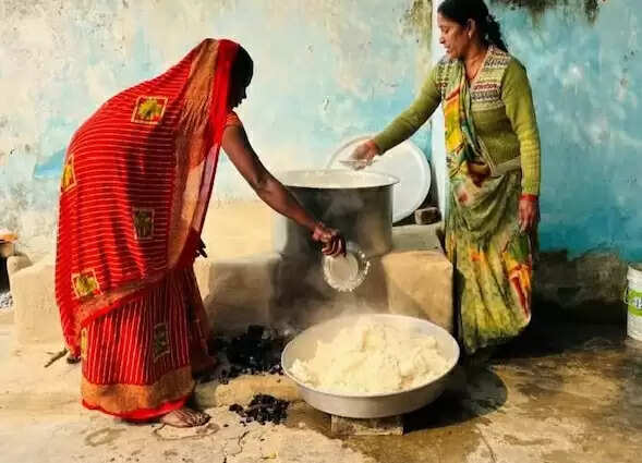 धमतरी:मध्यान्ह भोजन रसोइयों का फास्टेक प्रशिक्षण जारी, दी जा रही जानकारी