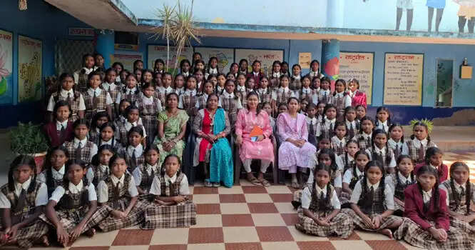 लोहंडीगुड़ा में माहवारी स्वच्छता व स्वास्थ्य पर जागरूकता सत्र आयोजित