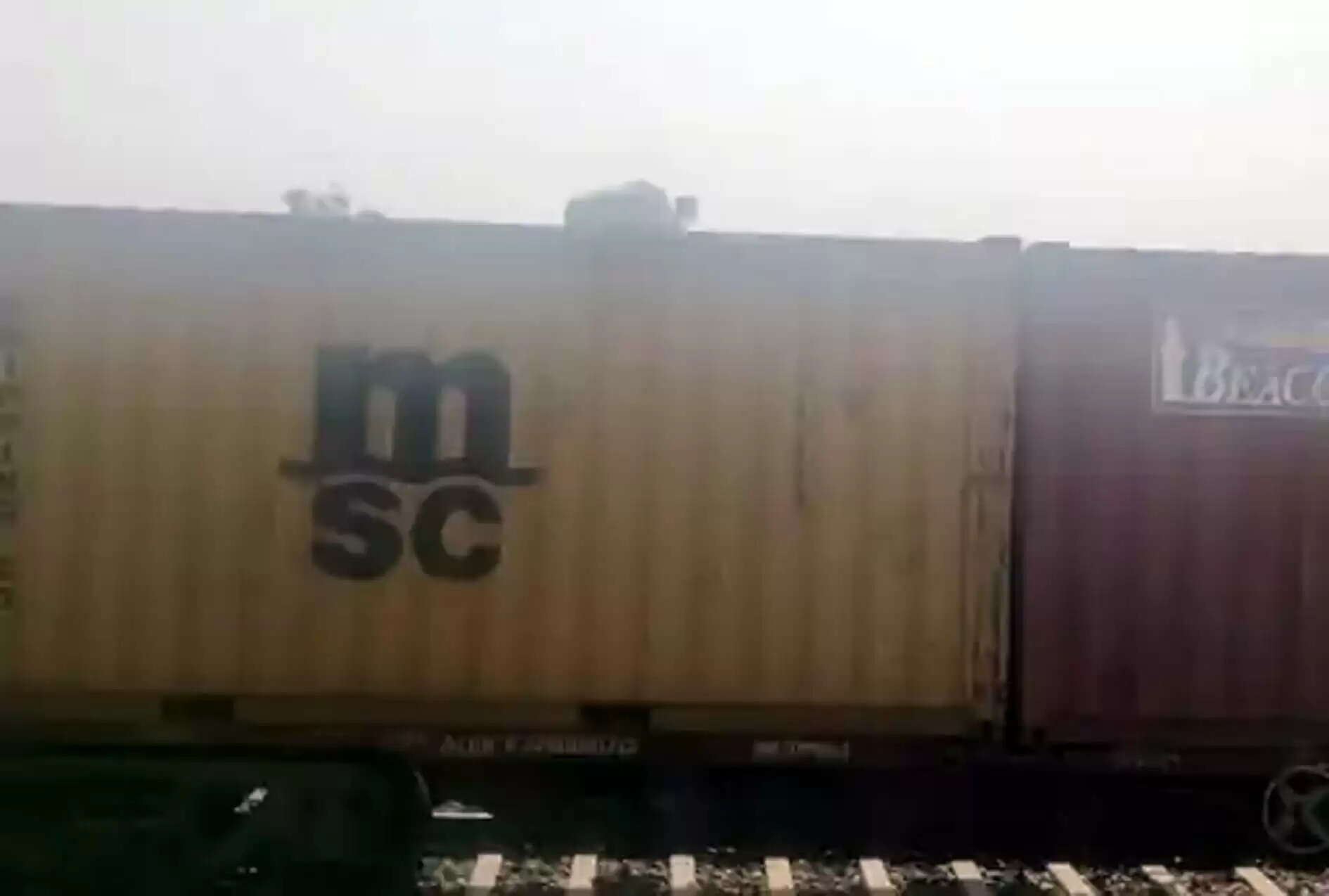 हिसार: हरियाणा से पंजाब जा रही मालगाड़ी में मिला लावारिस बैग,मची अफरा-तफरी