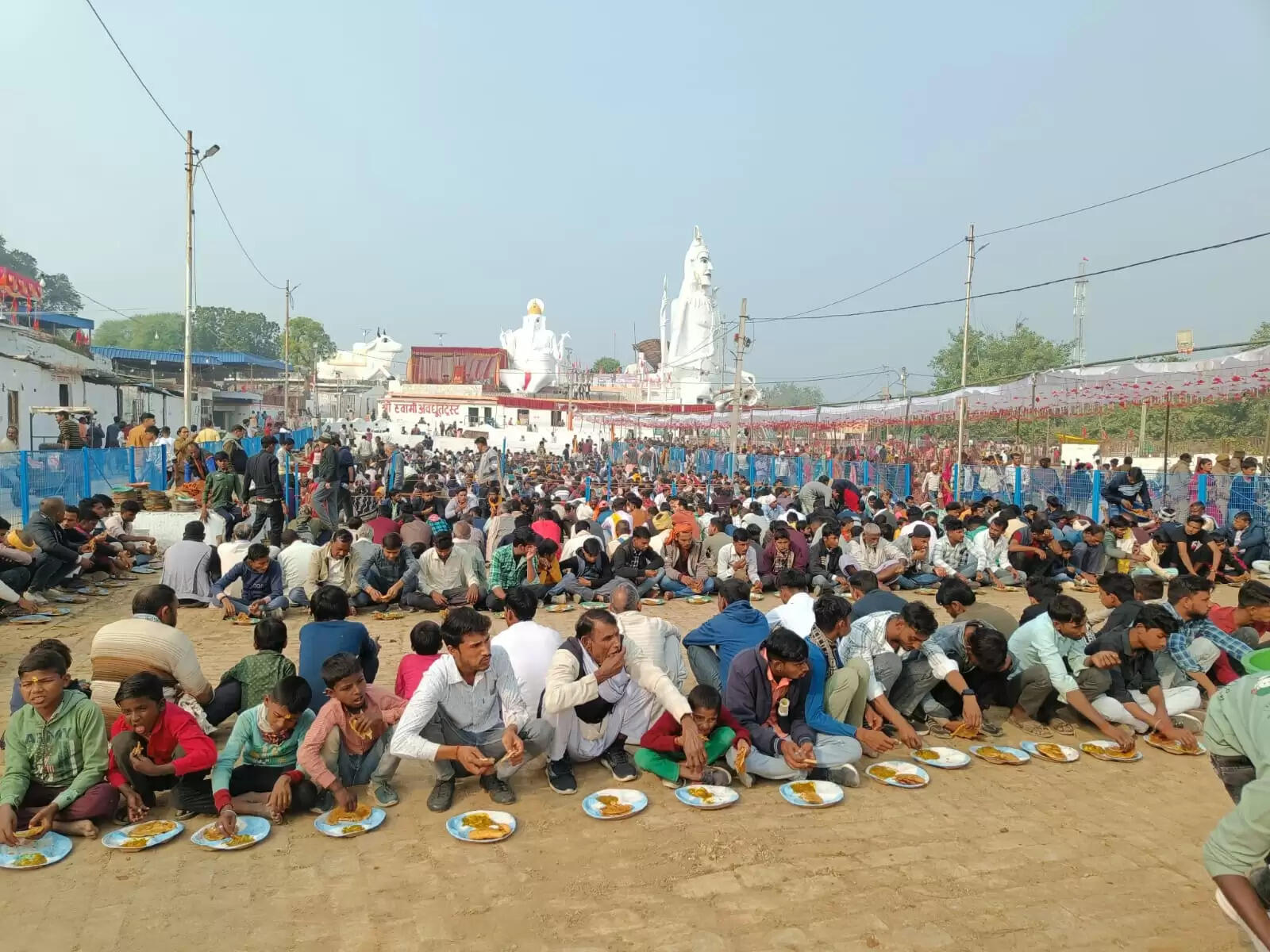 आस्था और संस्कृति का संगम: मौनीबाबा धाम मेले के पहले दिन उमड़ा श्रद्धालुओं का सैलाब