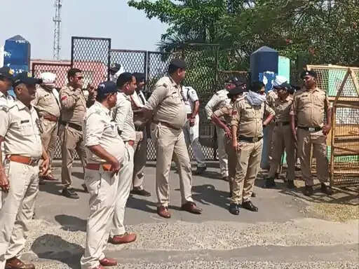 अनूपपुर: कलेक्ट्रेट परिसर में ध्वनि विस्तारक यंत्र पर लगी रोक, प्रतिबंधात्मक आदेश जारी