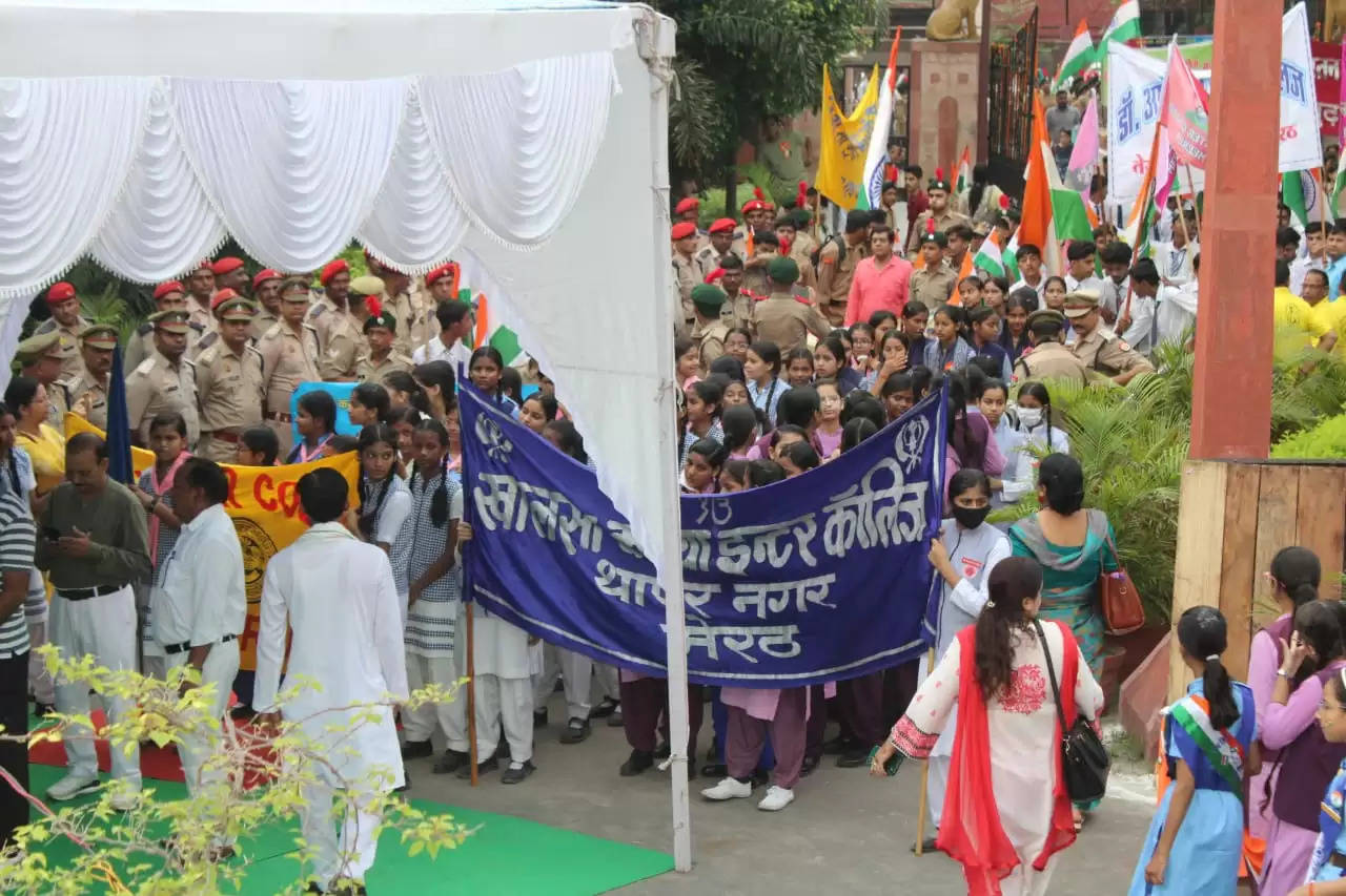 धूमधाम से मनाया गया स्वतंत्रता दिवस, प्रभात फेरी निकाली गई