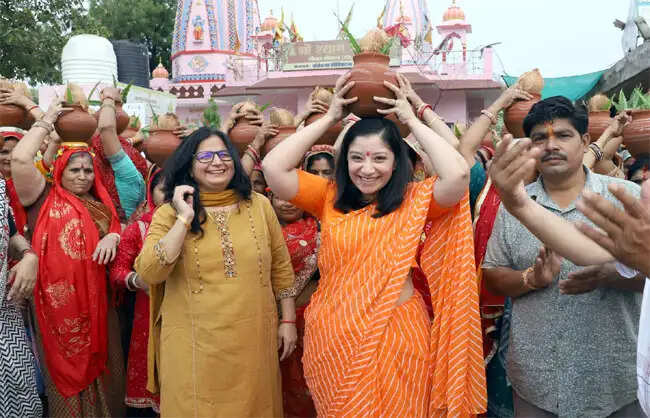 नारनौल हुआ शिवमय, निकली भव्य कलश यात्रा