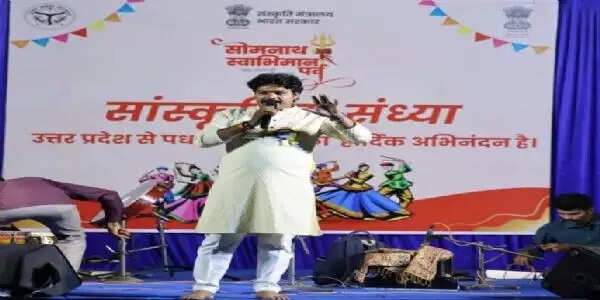 सोमनाथ स्वाभिमान पर्व यात्रा में युवा कवि गोपाल पांडेय ने किया काव्य पाठ