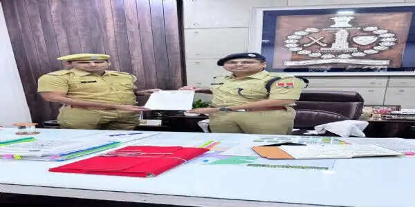 झील में कूदे बुजुर्ग को पुलिस ने बचाया: पुलिसकर्मी सम्मानित