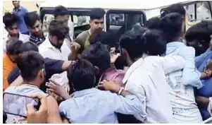 स्कूल प्राचार्य पर छात्रा से अश्लील हरकत का आरोप, पिता ने पुष्कर थाने में दी शिकायत