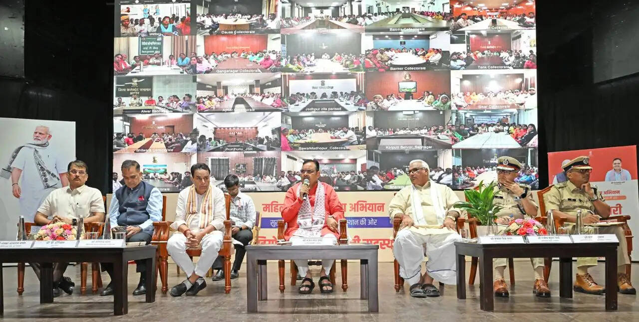 मुख्यमंत्री का युवा सीएलजी सदस्य एवं सुरक्षा सखियों से संवाद&nbsp;