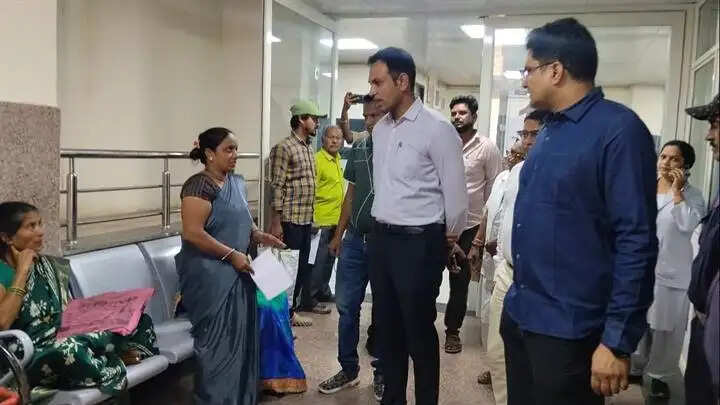 बैतूलः समय पर उपस्थित नहीं पाए गए 14 चिकित्सकों का कटेगा वेतन