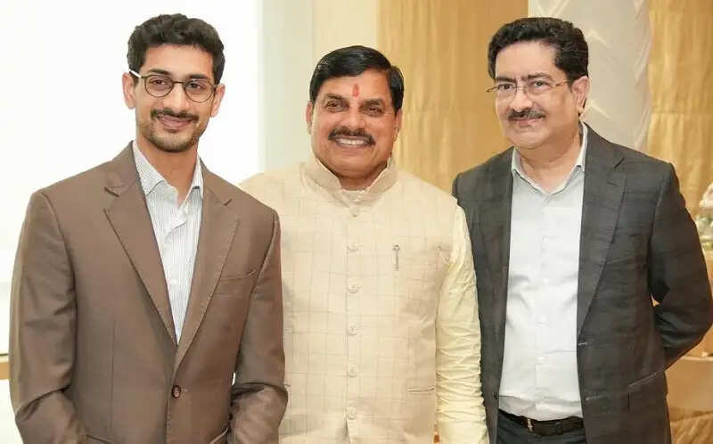 मुम्बई में कुमार मंगलम बिरला से मिले मप्र के मुख्यमंत्री, जीआईएस के लिए किया आमंत्रित