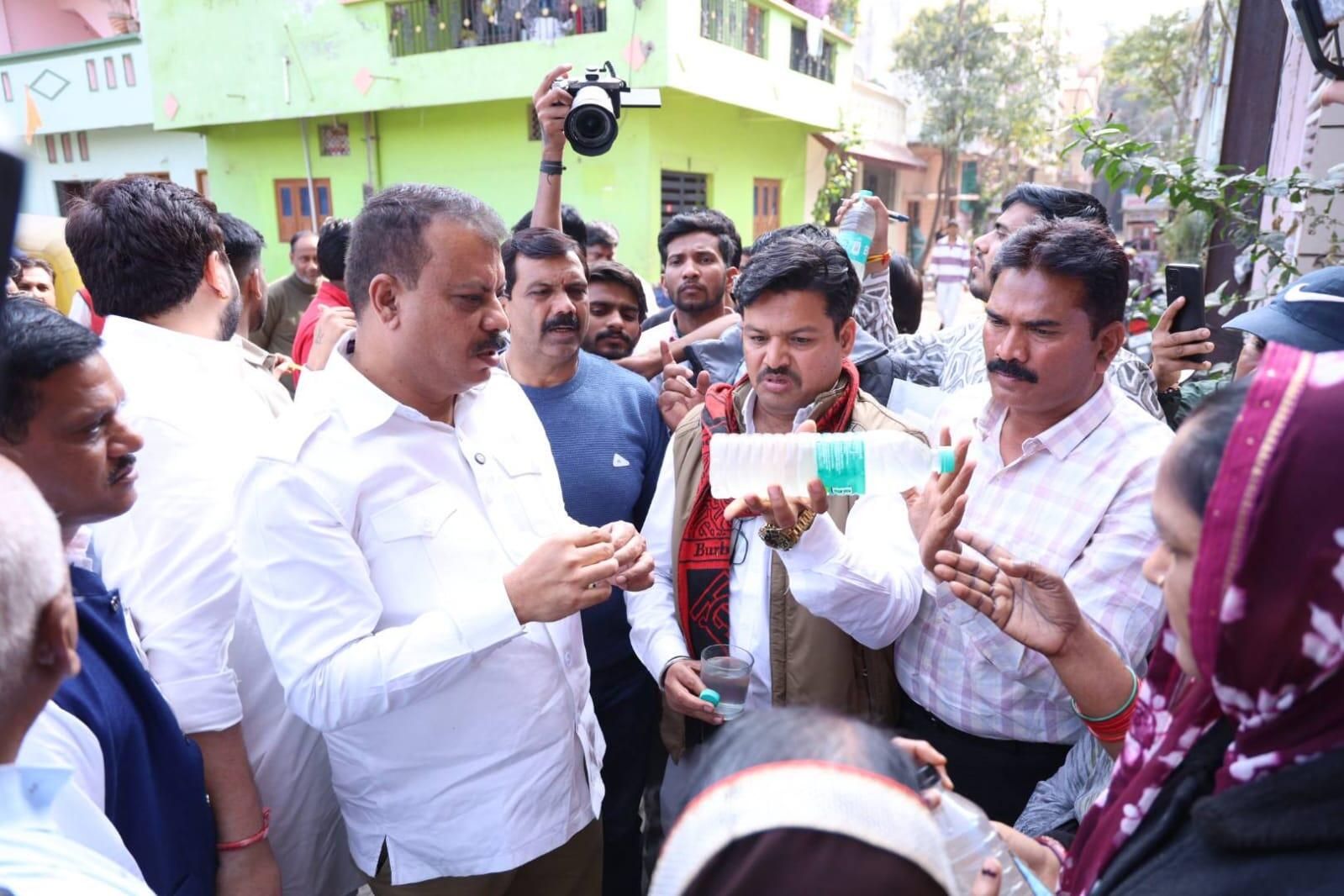 इंदौर में नेता प्रतिपक्ष सिंघार ने किया वाटर ऑडिट,&nbsp;दूषित पानी की शिकायतें सुनीं और निरीक्षण भी किया