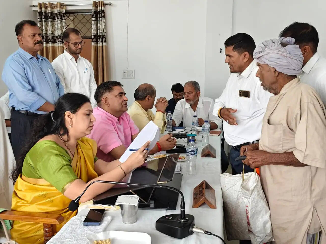 शिकायतों का गुणवत्तापूर्ण एवं समयबद्ध निस्तारण किया जाये सुनिश्चित : जिलाधिकारी