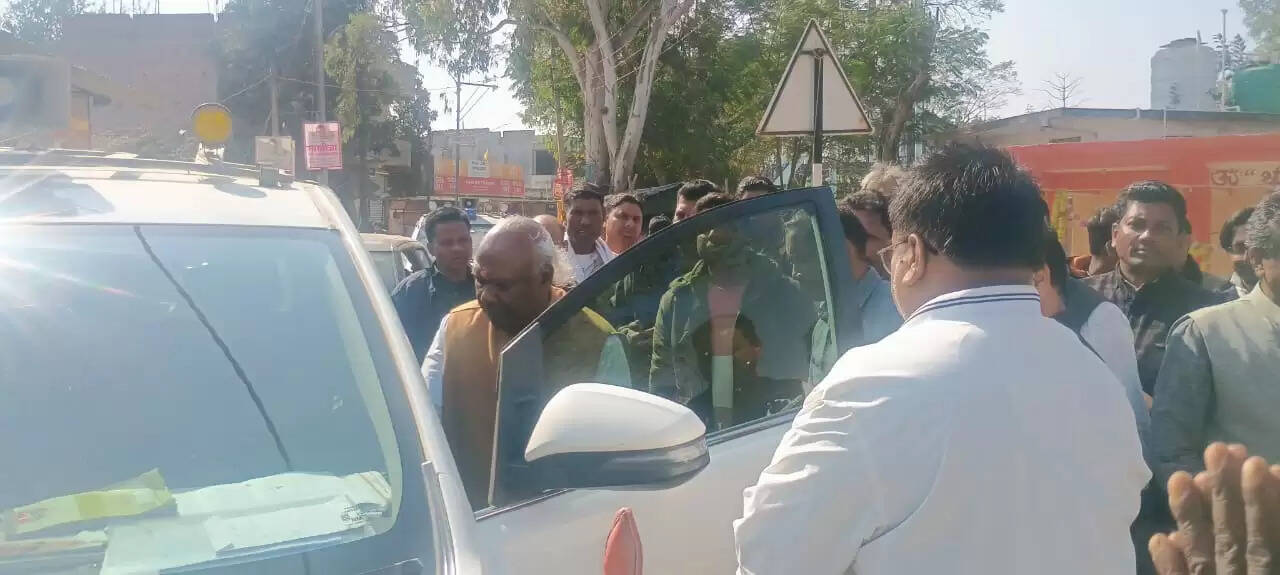 अंबिकापुर: सोमनाथ मंदिर स्थापना के 75 वर्ष पूर्ण होने पर शिव मंदिर में जलाभिषेक