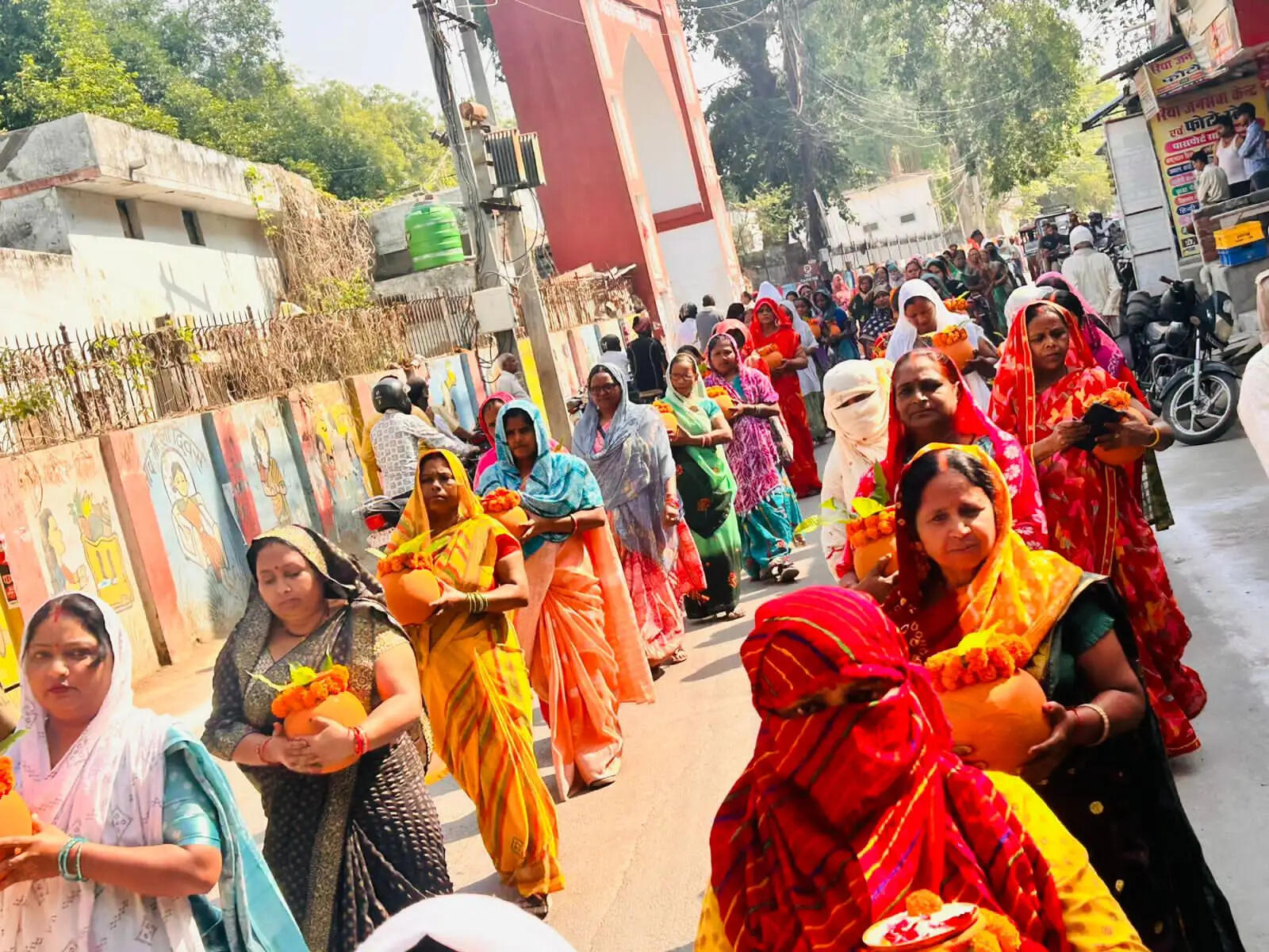 जौनपुर में सोमनाथ स्वाभिमान पर्व पर निकली भव्य कलश यात्रा