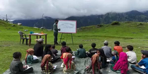 समर स्कूल बन रहे दूर दराज क्षेत्रों के बच्चों के लिए शिक्षा का माध्यम