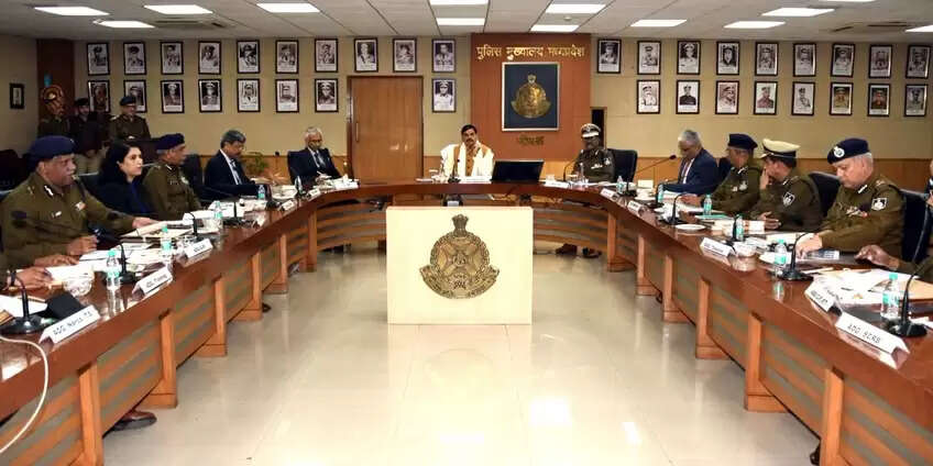 पुलिस के बारे में जनसामान्य की धारणा बदलने और बेहतर संवाद के लिए विशेष पहल की आवश्यकता : मुख्यमंत्री डॉ. यादव