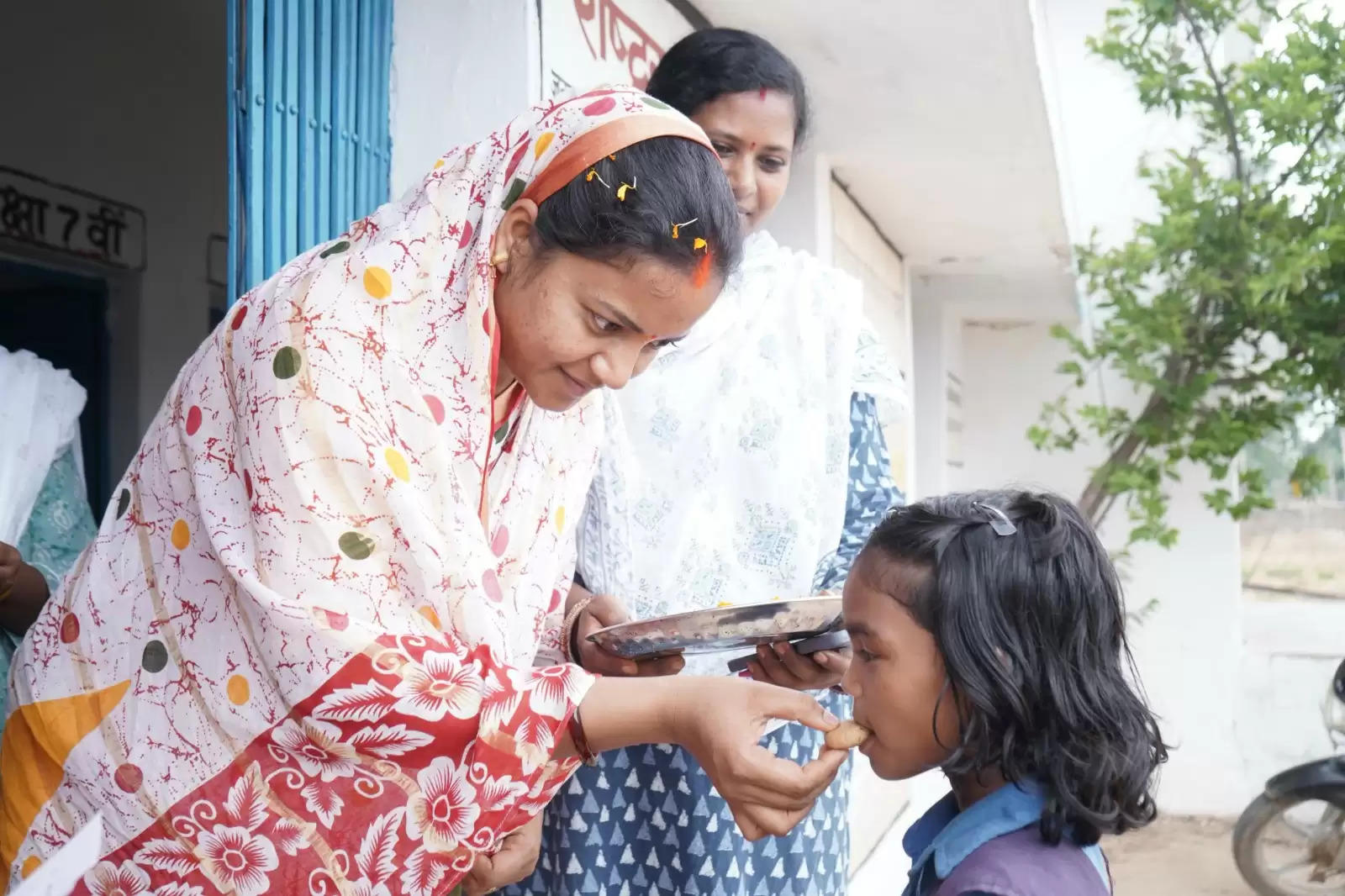 महिला एवं बाल विकास मंत्री लक्ष्मी राजवाड़े शाला प्रवेश उत्सव में हुई शामिल