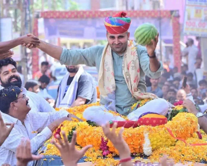 ईडबल्यूएस सरलीकरण को लेकर शिव विधायक रविंद्र&nbsp;सिंह&nbsp;भाटी&nbsp;का&nbsp;स्वागत