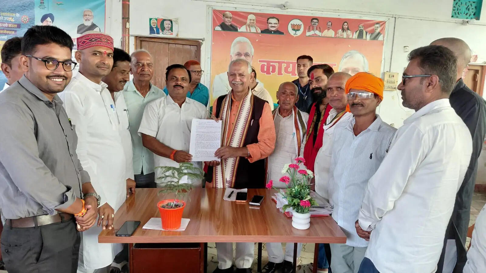निष्पक्ष जांच की मांग को लेकर सांसद से मिला प्रतिनिधिमंडल