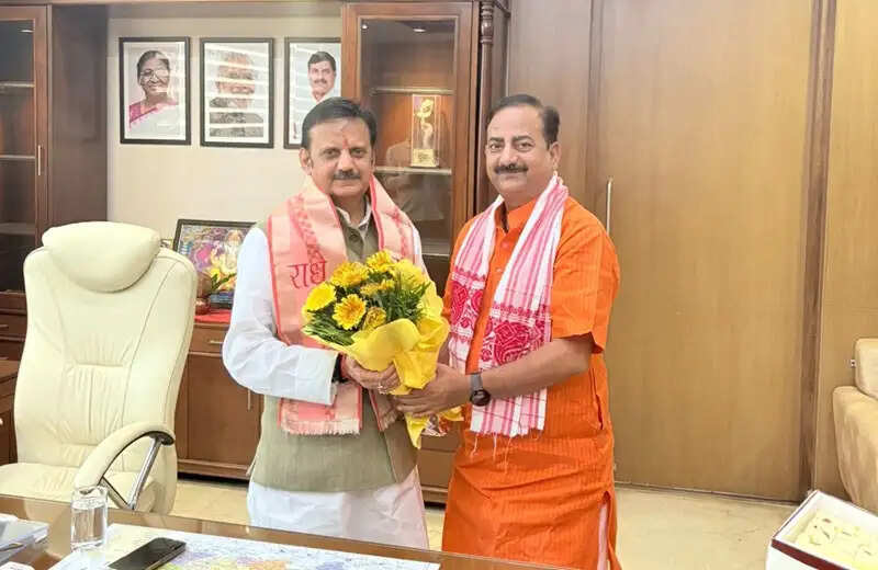 उप मुख्यमंत्री शुक्ल से मिले विंध्य विकास प्राधिकरण और एमपीएससीएससी के नवनियुक्त उपाध्यक्ष