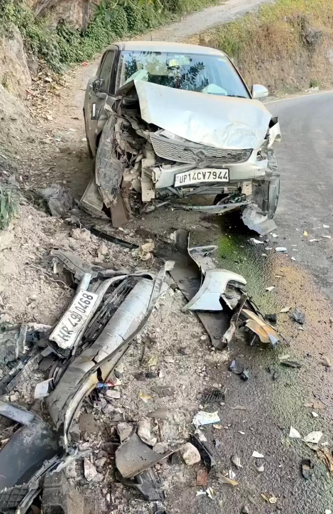 नैनीताल-कालाढूंगी मार्ग पर पर्यटकों की कार दुर्घटनाग्रस्त, कई घायल