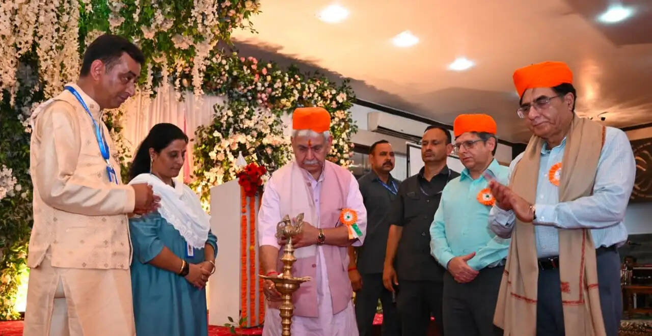 केपी वॉलंटियर्स कश्मीरी पंडित समुदाय का अनमोल रत्न: उपराज्यपाल
