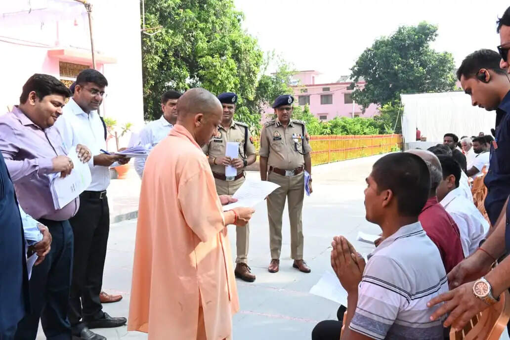 आर्थिक सहायता हो या आवास, सरकार हर जरूरत पर खड़ी है साथ : याेगी आदित्यनाथ