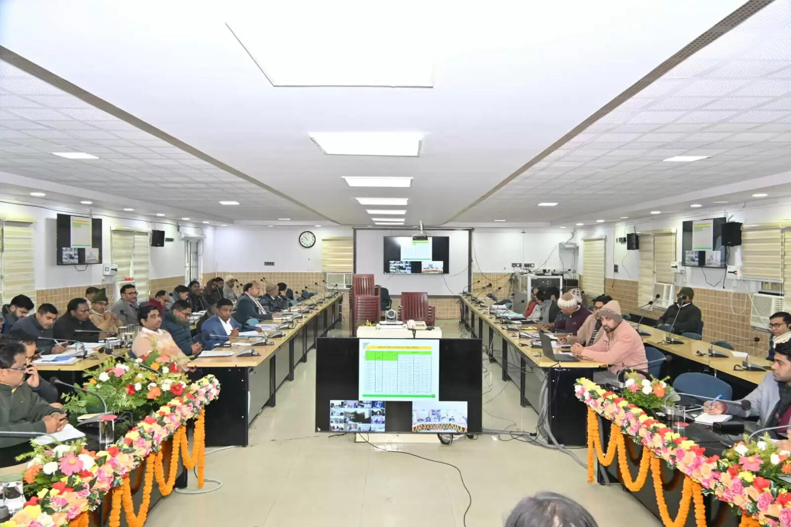 समन्वय समिति की बैठक में जिलाधिकारी ने कहा धान खरीद में तेजी लाए