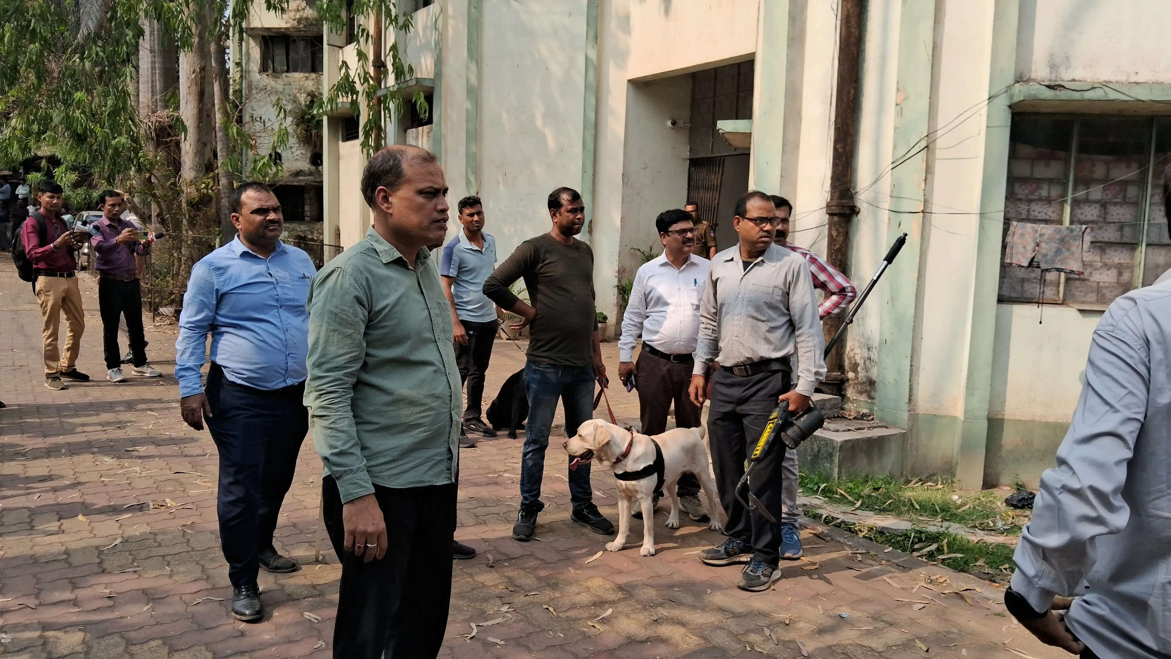 अपडेट : कोलकाता हाई कोर्ट समेत सात अदालतों को बम से उड़ाने की धमकी के ई-मेल से मचा हड़कंप, जांच में नहीं मिला कुछ