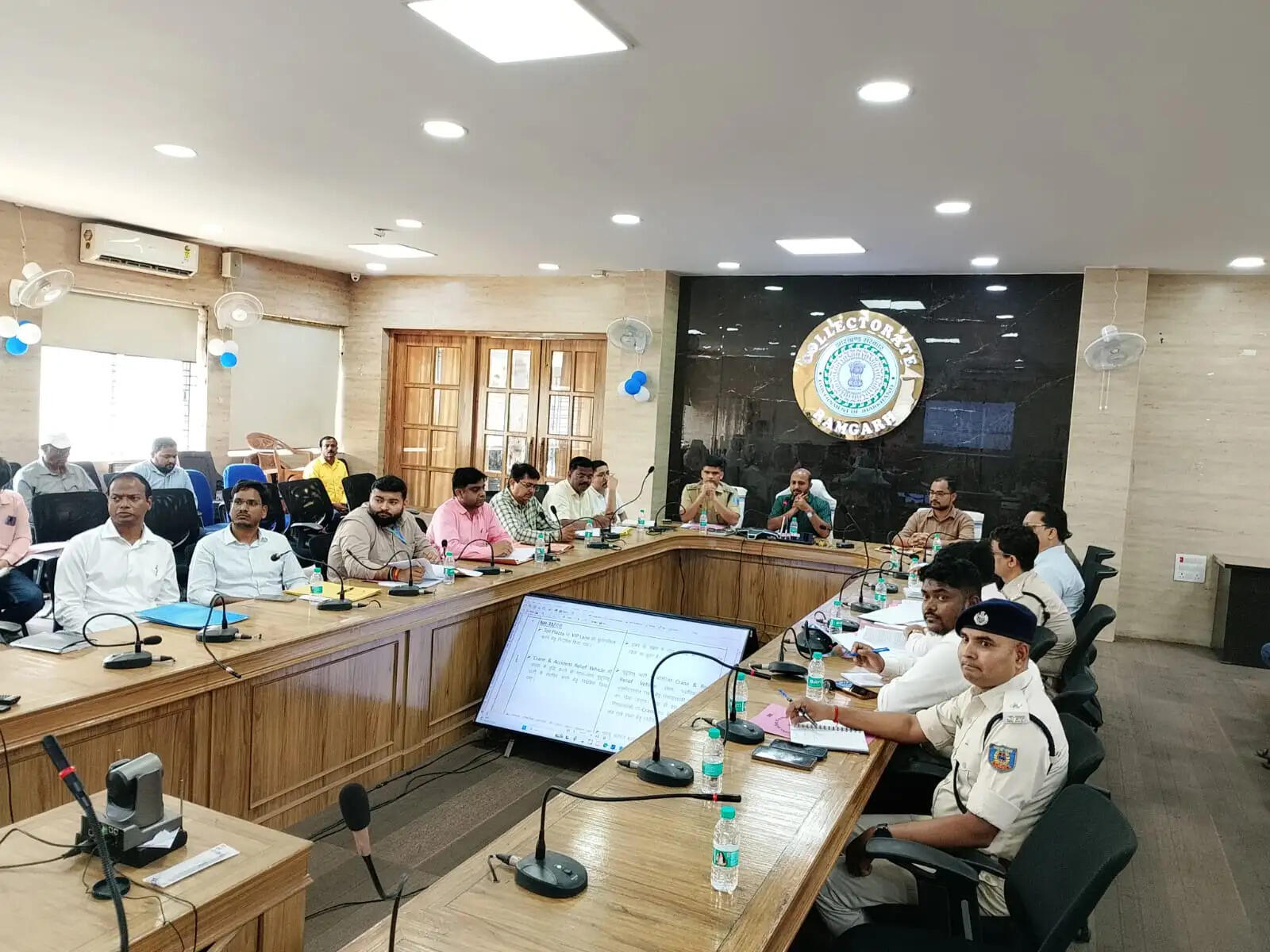 सड़क सुरक्षा पर प्रशासन सख्त, अवैध पार्किंग और अतिक्रमण पर होगी कार्रवाई
