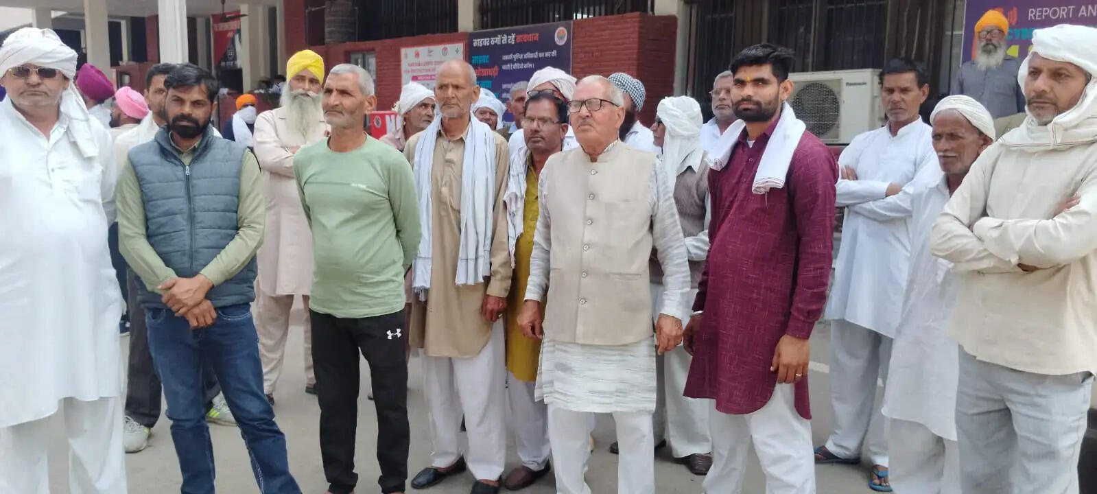 जींद : बढ़ती पशु चोरी की घटनाओं को एसपी से मिले ग्रामीण